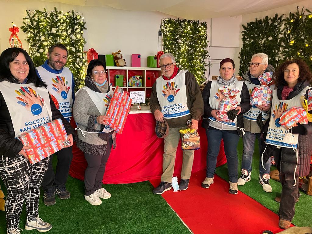 Natale, un fondo per bollette e pacchi alimentari e un