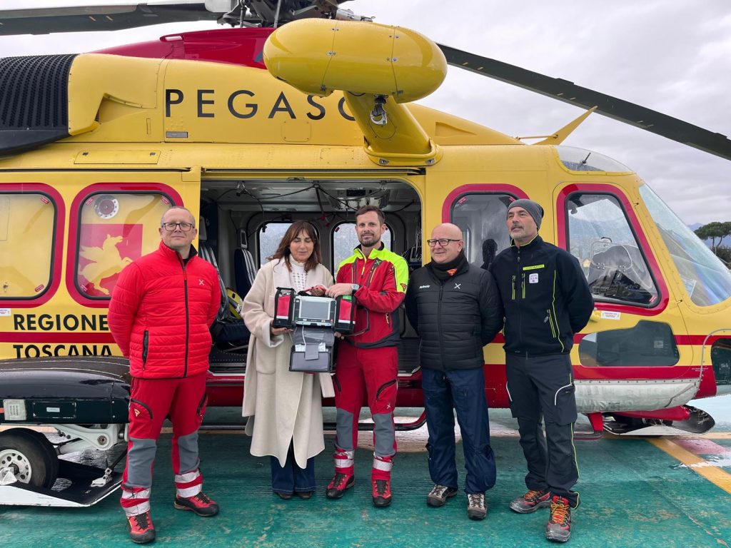 La Fondazione Marmo dona un defibrillatore d’emergenza all’Elisoccorso di Massa Carrara